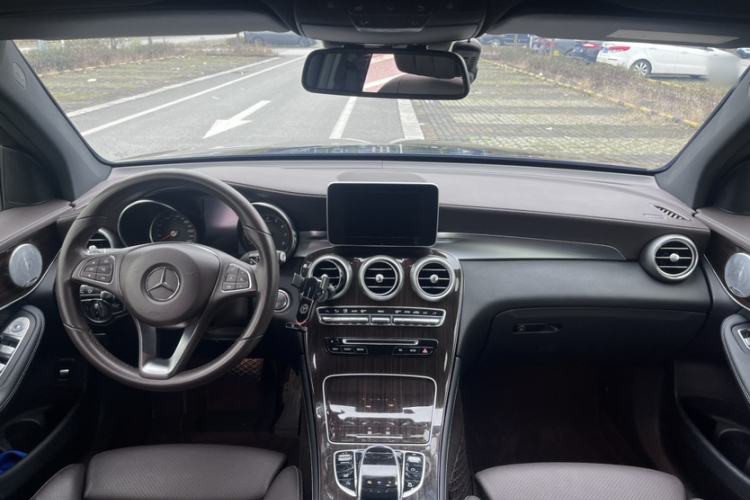 Used Mercedes-Benz GLC 2017 GLC 260 4MATIC Luxury Model