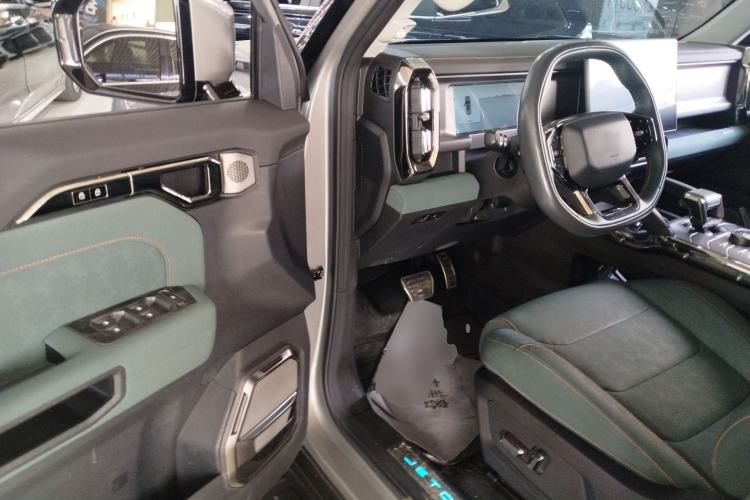 Used JETOUR Traveler 2023 2.0T All-Wheel-Drive CrossPRO
