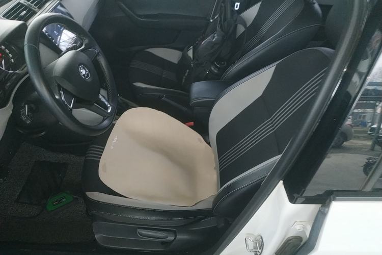 Used Skoda Fabia 2015 1.6L Automatic Sport Edition
