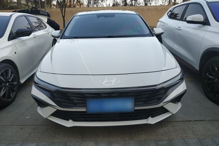 Used Hyundai Elantra 2023 1.5L CVT LUX Prestige Edition
