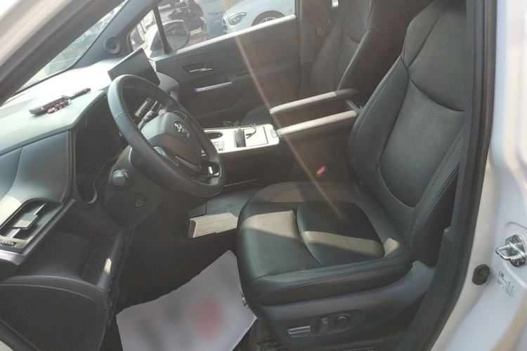 Used Toyota Granvia 2022 2.5L Hybrid Flagship Edition