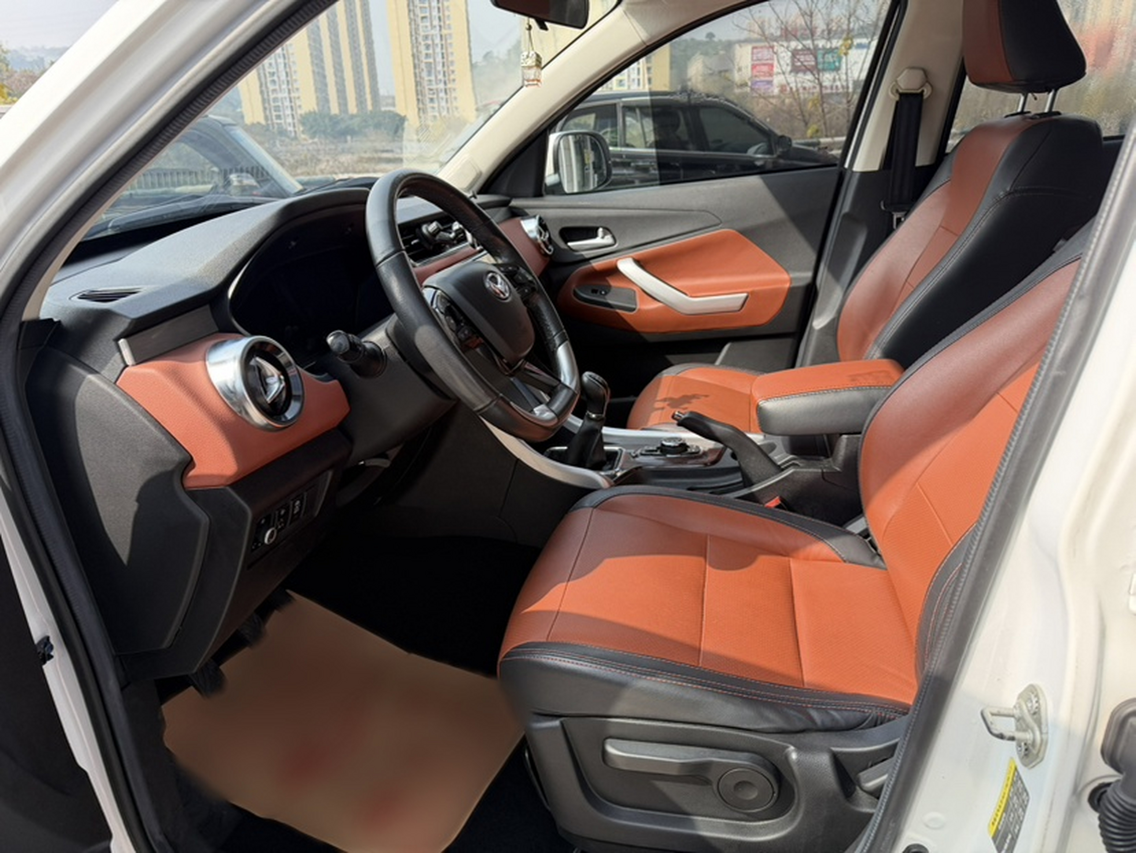 Переднее сиденье в автомобиле