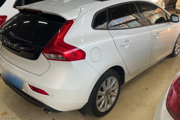 Used Volvo V40 2015 1.6T Zhiyi Edition
