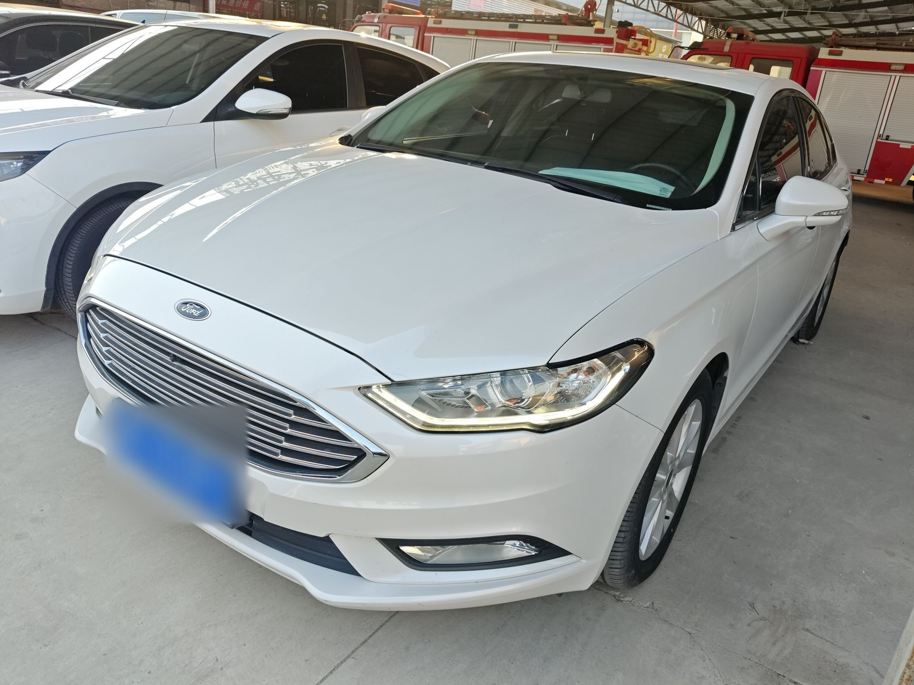 Под передней частью автомобиля