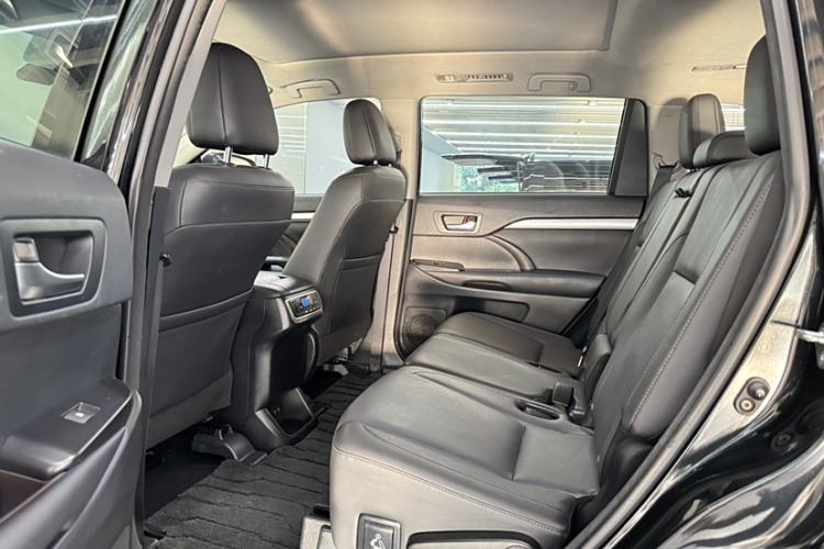 Used Toyota Highlander 2018 2.0T Four-Wheel Drive Luxury Edition 7 Seats China V Emission Standard
