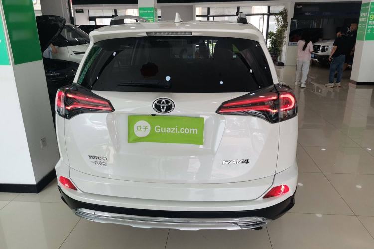 Used Toyota RAV4 2016 2.0L CVT Two-Wheel Drive Fashion Edition China V Standard
