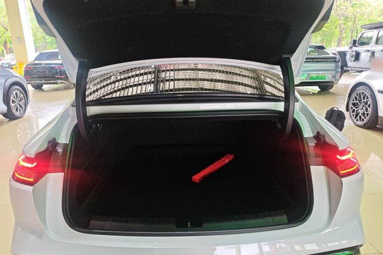 Used Geely Galaxy E8 2024 665 km Range Rear-Drive Starship Long-Range Version
