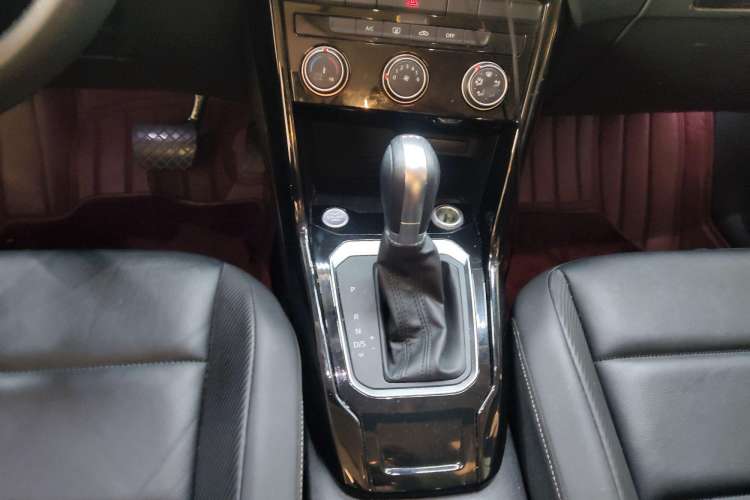 Used Volkswagen T-ROC 2018 280TSI DSG Two-Wheel-Drive Comfort Version China V Standard
