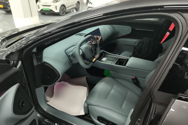 Used  12 2024 Updated Version 700 Three-Laser Rear-Wheel Drive Luxury Edition
