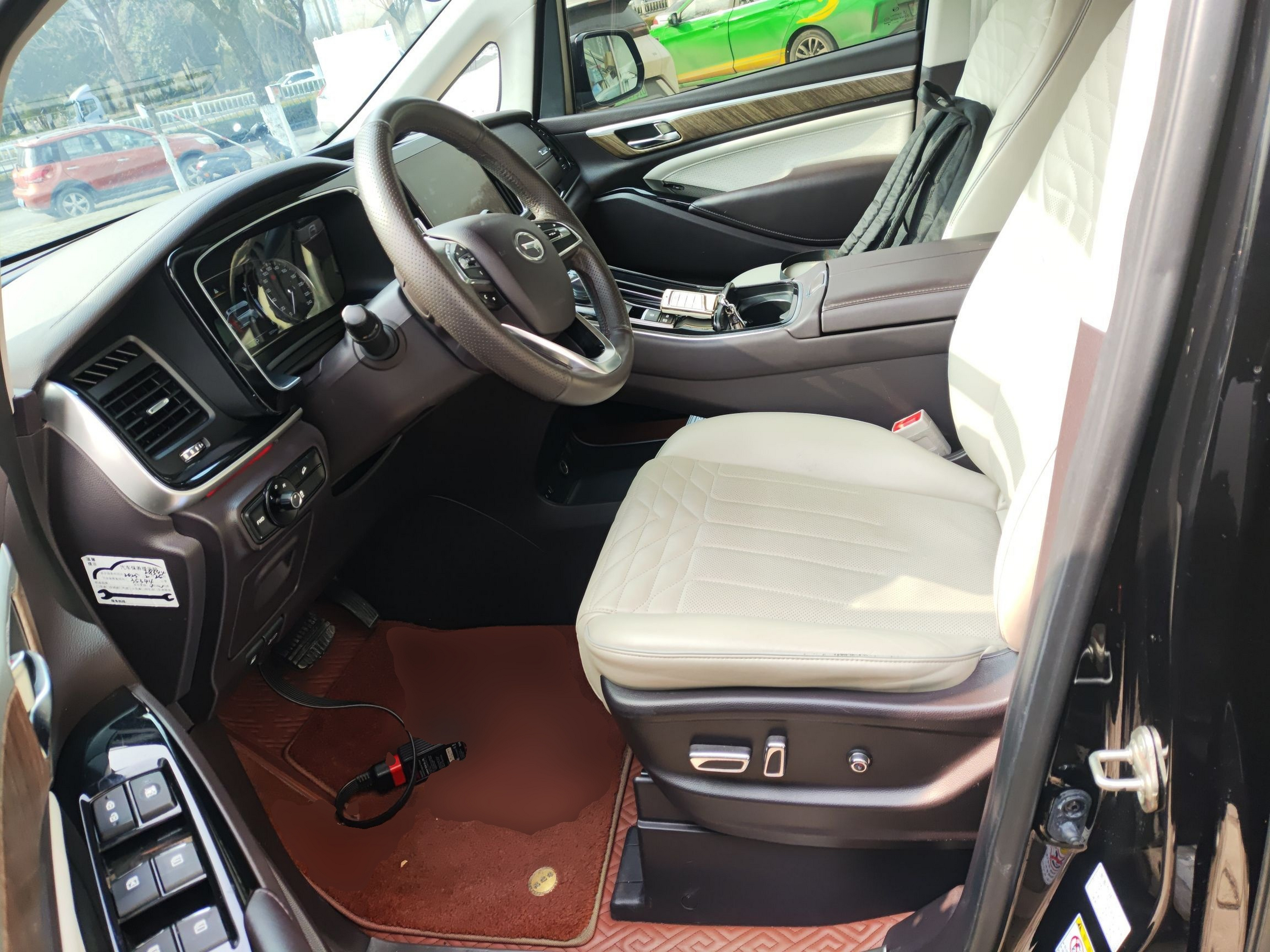 Переднее сиденье в автомобиле