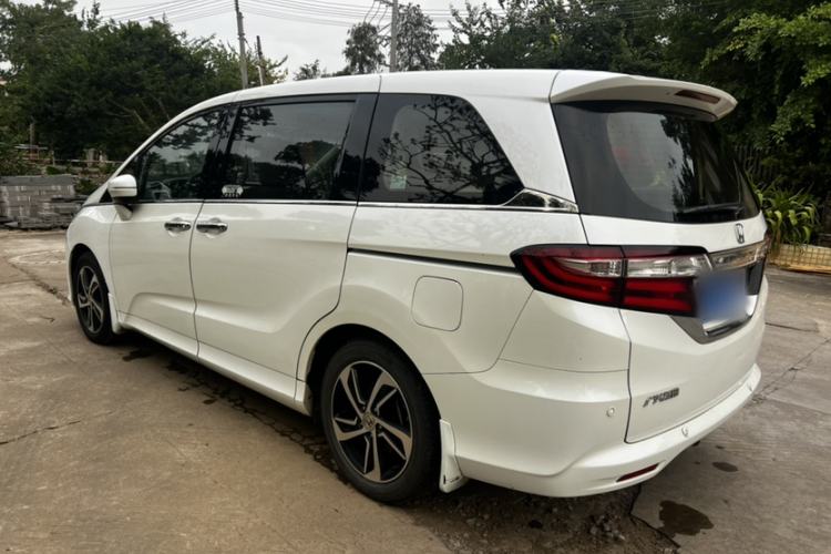 Used Honda Odyssey 2015 Revised 2.4L Luxury Edition
