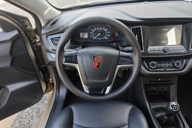 Used Roewe 360 2015 1.5L manual luxury edition
