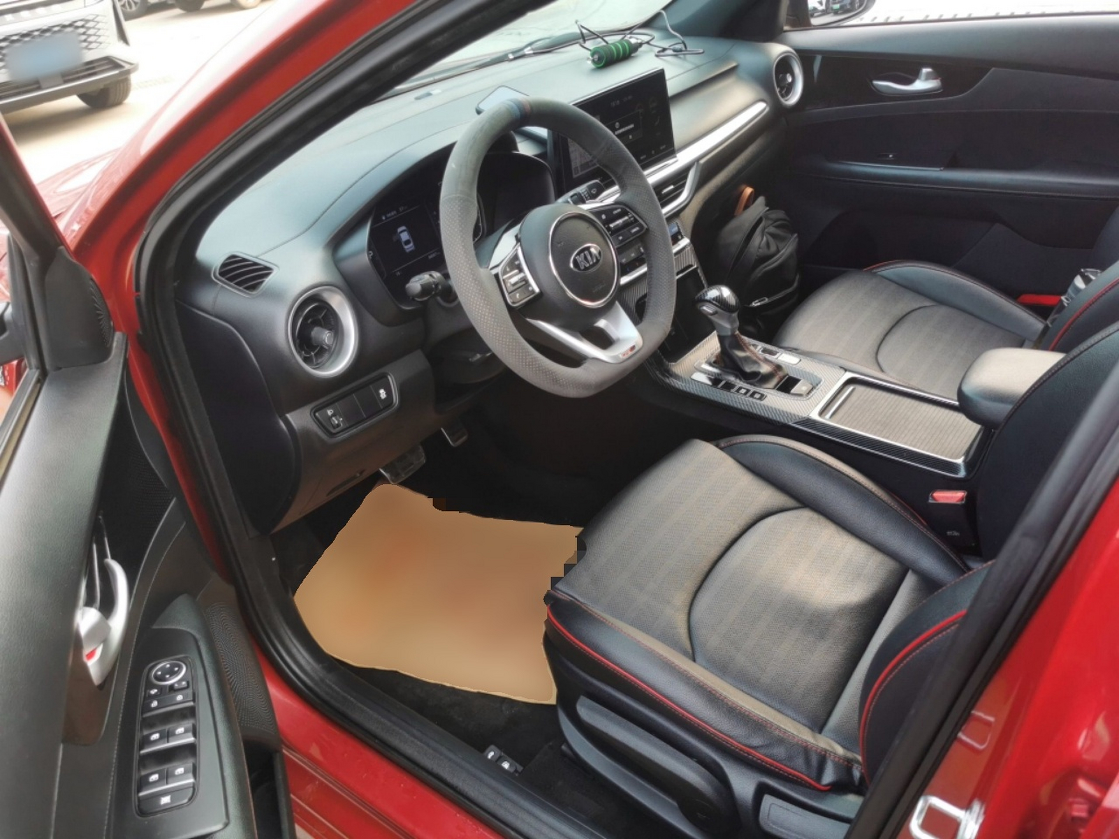 المقاعد الأمامية داخل السيارة