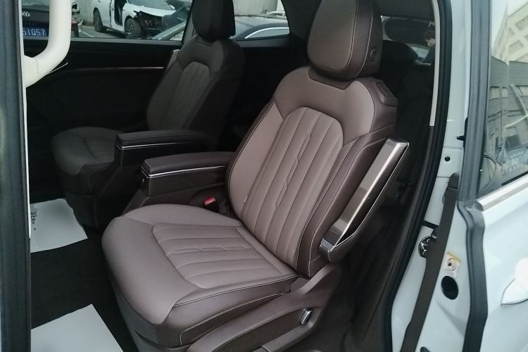 Used Volkswagen Viloran 2024 330TSI Luxury Edition
