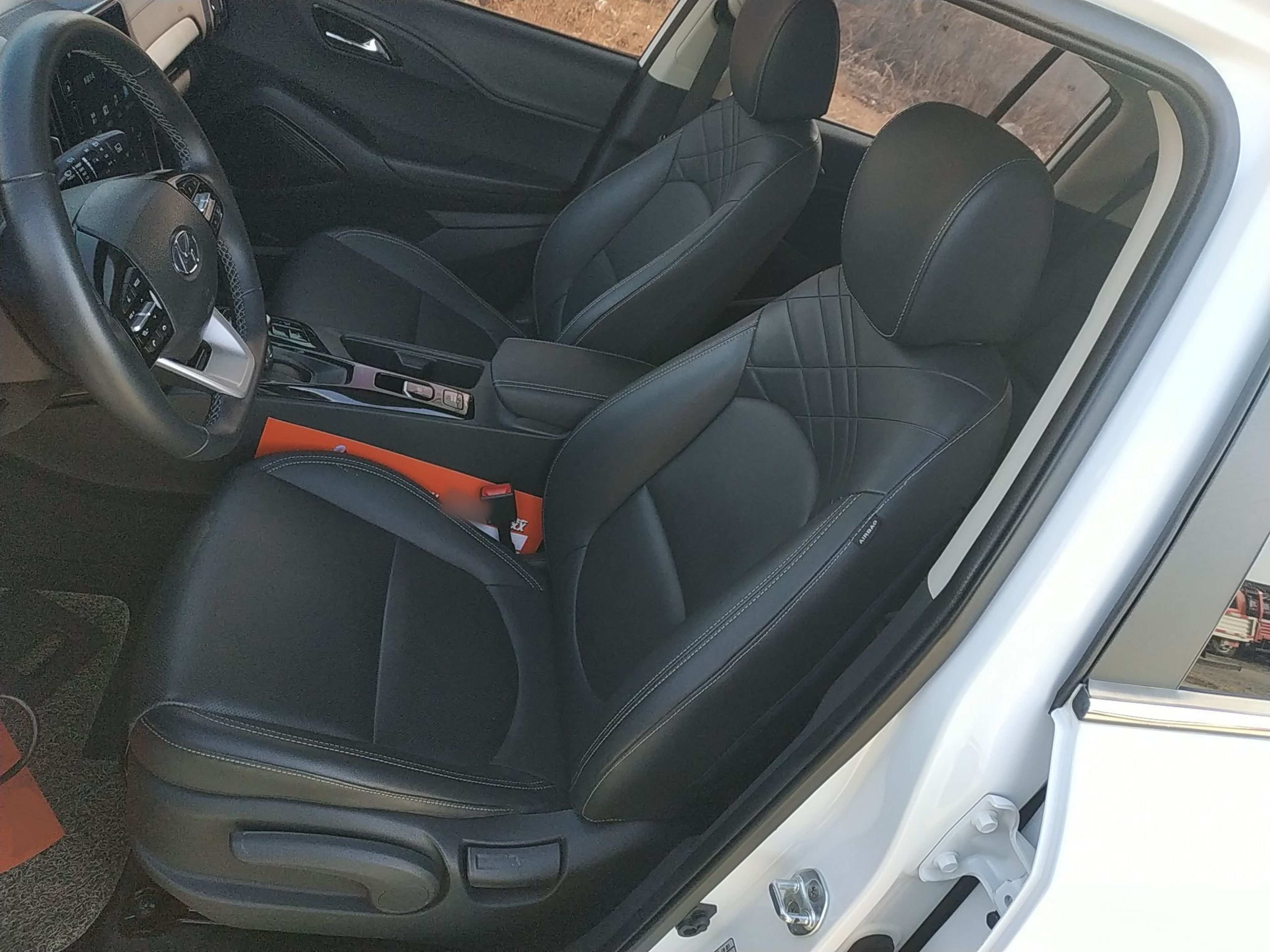 Переднее сиденье в автомобиле