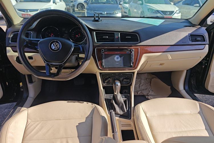 Used Volkswagen Lavida 2015 1.6L Automatic Comfort Edition
