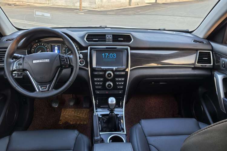 Used Haval H2 2016 Red Label 1.5T Manual Two-Wheel Drive Elite Model
