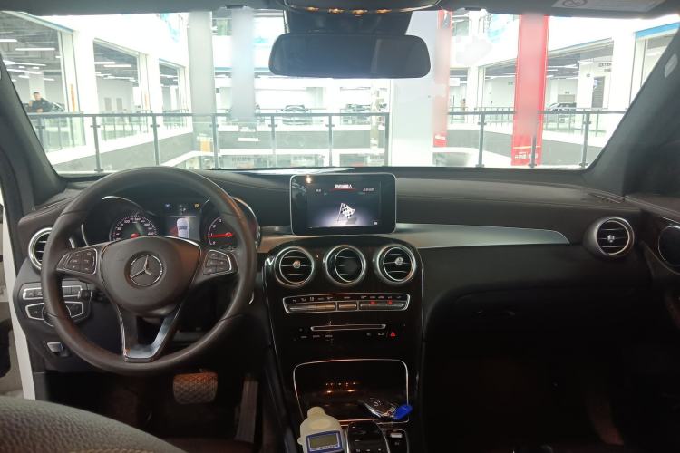 Used Mercedes-Benz GLC 2018 Facelift GLC 260 4MATIC Luxury Edition
