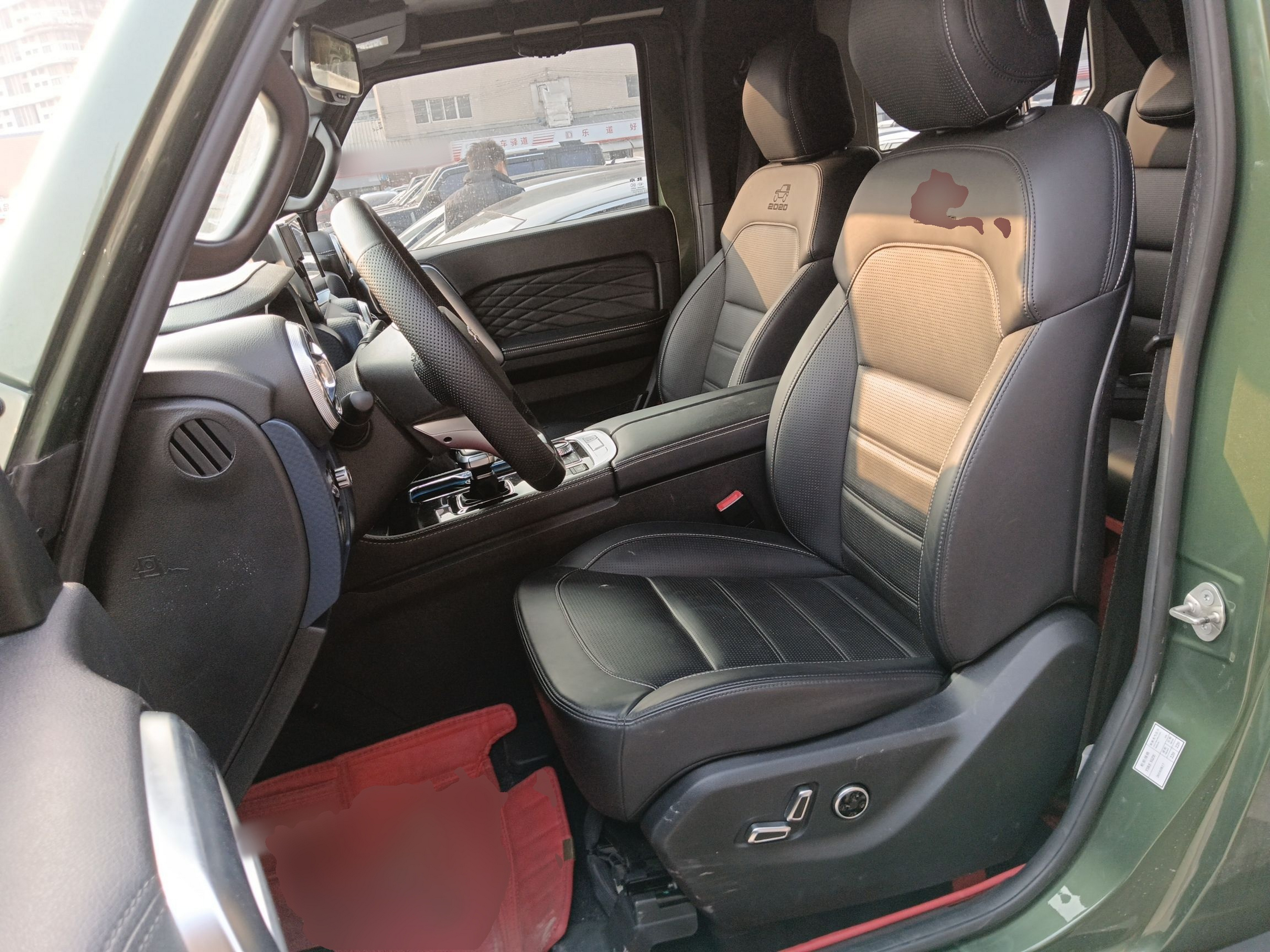 المقاعد الأمامية داخل السيارة