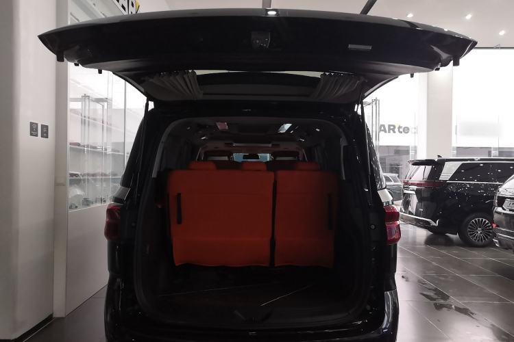 Used SAIC MAXUS G20 2023 Facelifted PLUS 2.0T Gasoline Automatic Luxury Edition