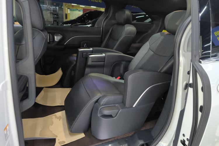 Used Toyota Sienna 2024 2.5L Hybrid Platinum Edition