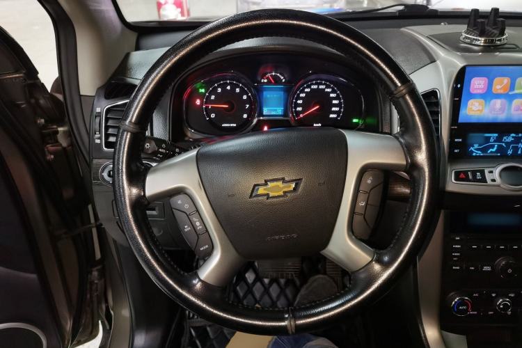 Used Chevrolet Captiva 2015 2.4L 4x4 Flagship Edition 7-Seater
