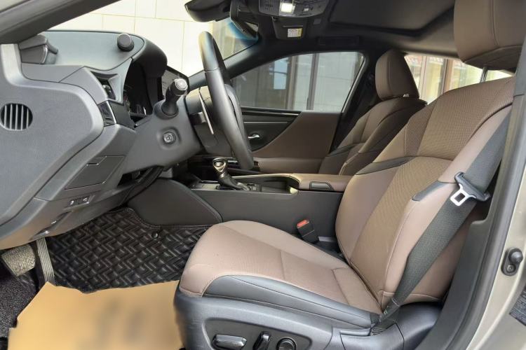 Used Lexus ES 2022 300h Excellence Edition
