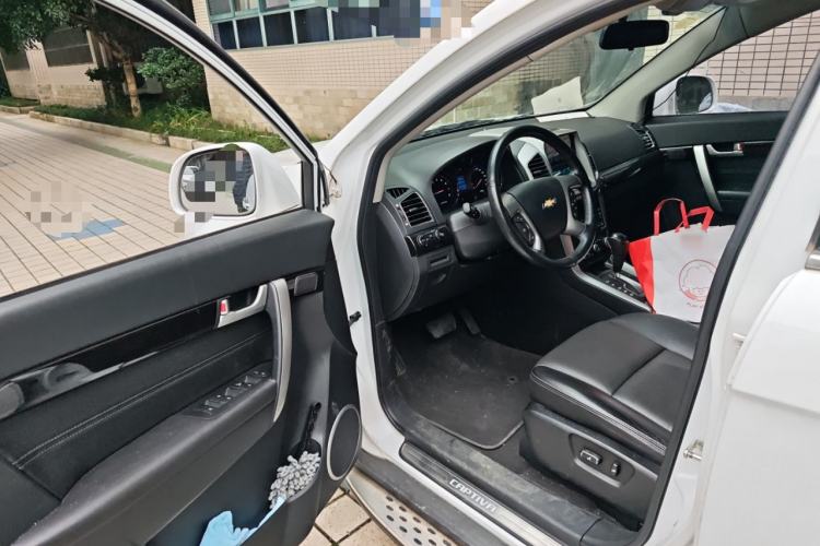 Used Chevrolet Captiva 2015 2.4L 4x4 Flagship Edition 7-Seater
