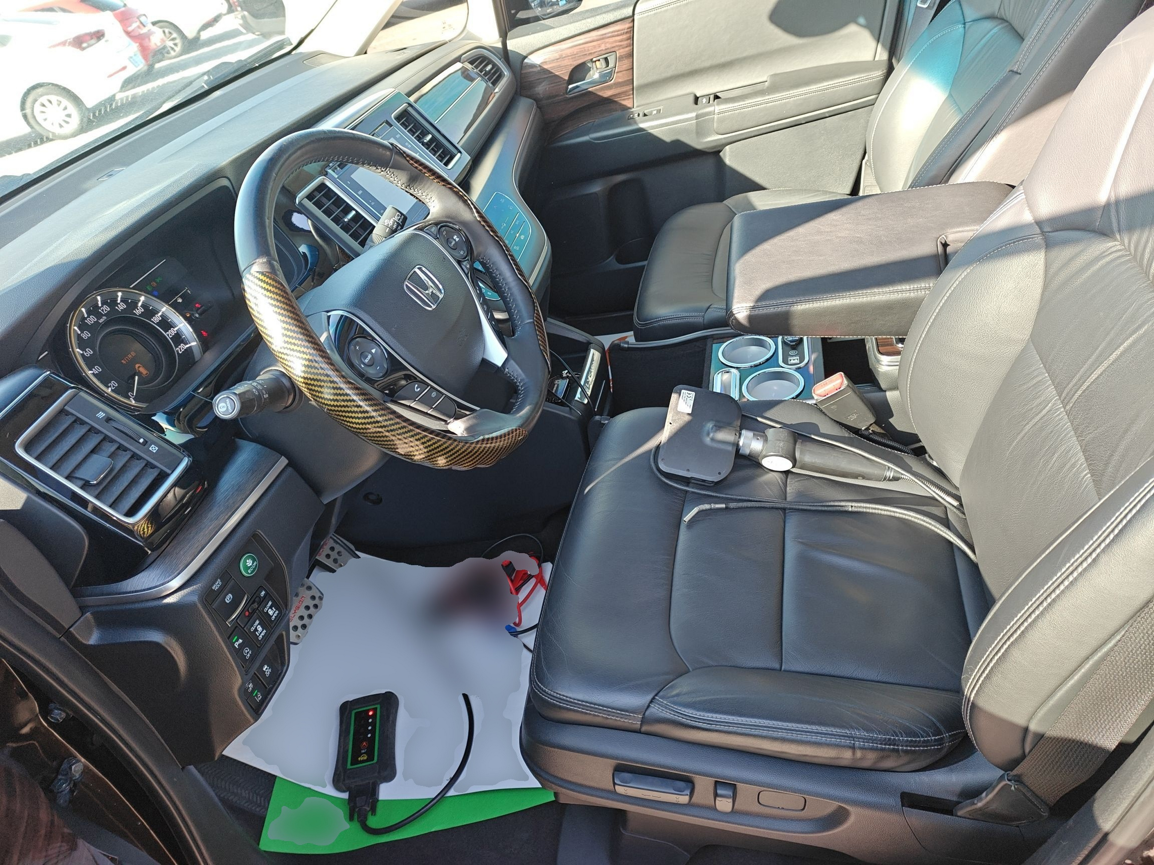 المقاعد الأمامية داخل السيارة