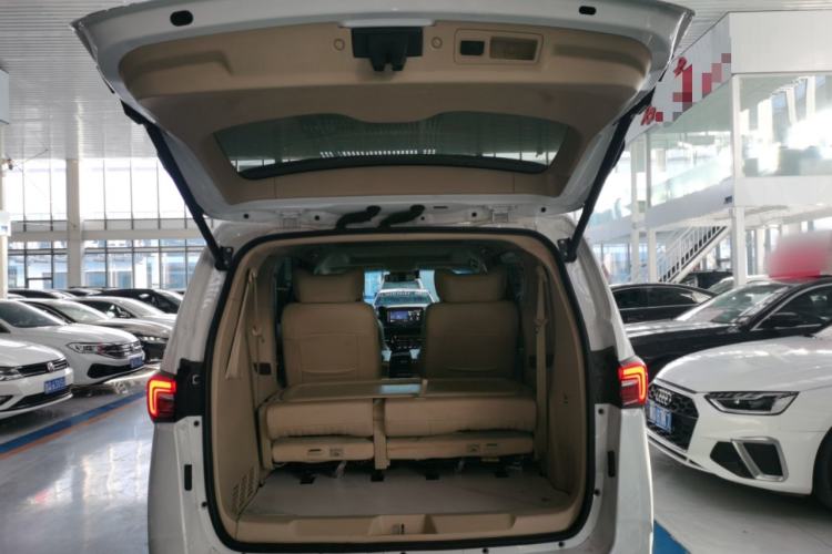 Used Buick GL8 2023 Facelifted Land Cruiser Executive Luxury Version
