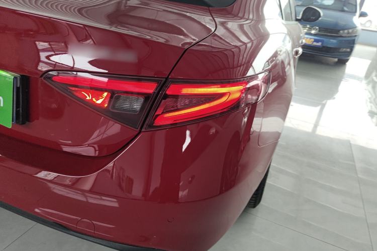 Used Alfa Romeo Giulia 2017 2.0T 200HP Luxury Edition
