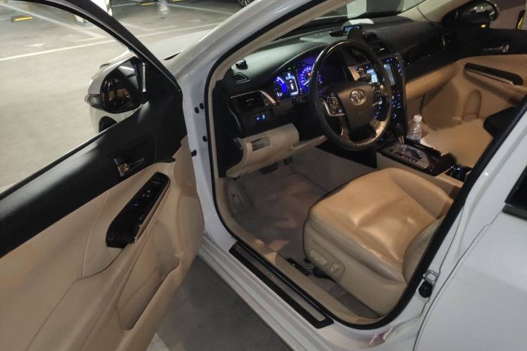 Used Toyota Camry 2015 Dual-Engine 2.5 HG Luxury Navigation Edition
