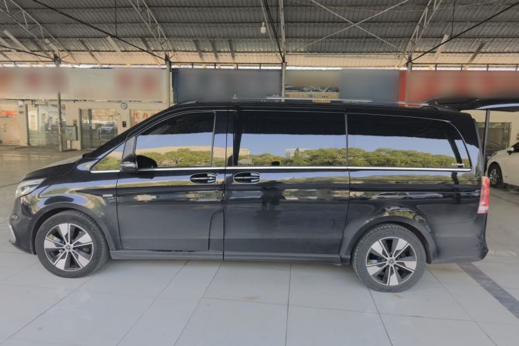 Used Mercedes-Benz V-Class 2021 V 260 Avantgarde Edition
