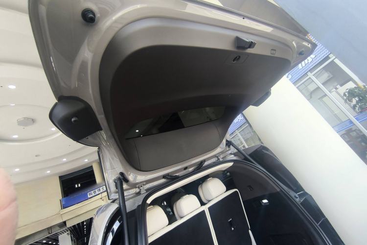 Used Li Auto MEGA 2024 Ultra Model
