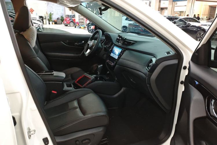 Used Nissan X-Trail 2023 Classic 2.0L Two-Wheel Drive Smart Connect Premium Edition