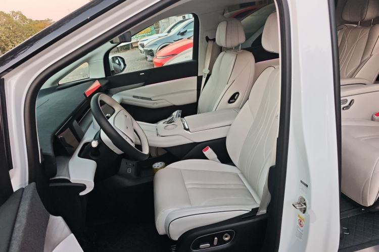 Used XPeng X9 2024 702 Ultra-Long Range Max
