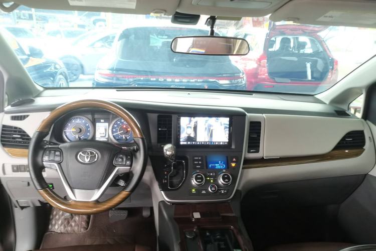 Used Toyota Sienna 2020 3.5L Two-Wheel Drive XLE Leather Interior 7 Seats Mexico Edition
