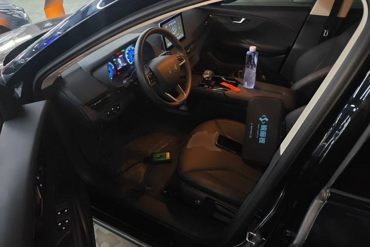 Used Hongqi E-QM5 2022 431 km Charge & Enjoy Edition
