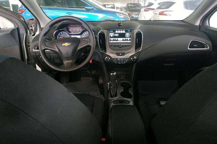 Used Chevrolet Cruze 2017 1.5L Automatic Pioneer Sunroof Edition
