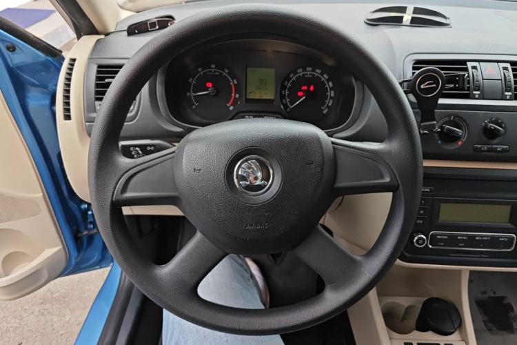 Used Skoda Fabia 2014 1.4L Manual Crystal Edition
