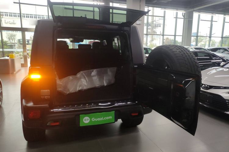 Used Beijing Auto BJ40 2023 2.0D Automatic Four-Wheel Drive Blade Hero Edition Adventurer Type
