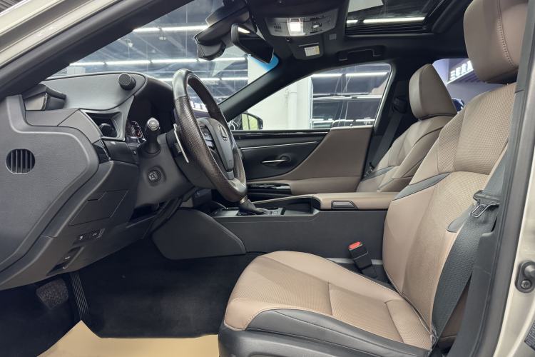 Used Lexus ES 2022 200 Excellence Edition
