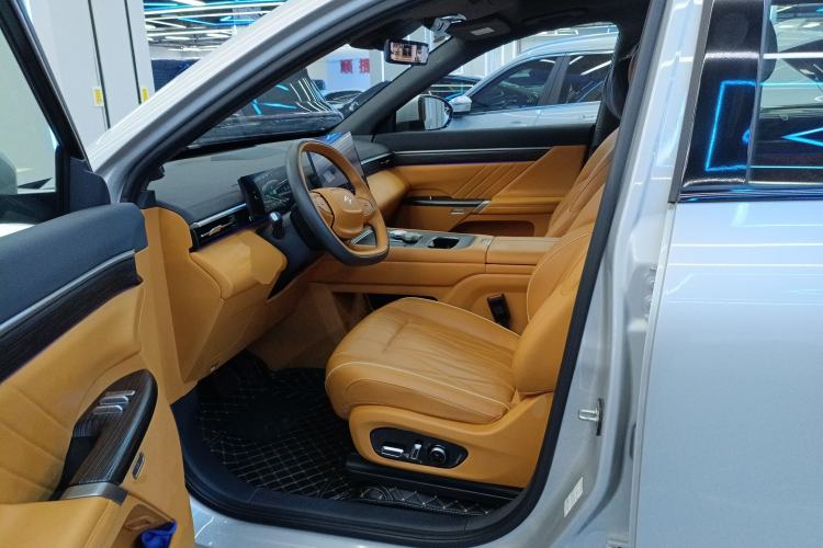 Used  eπ008 2024 210Max Range-Extended Version 6 Seats