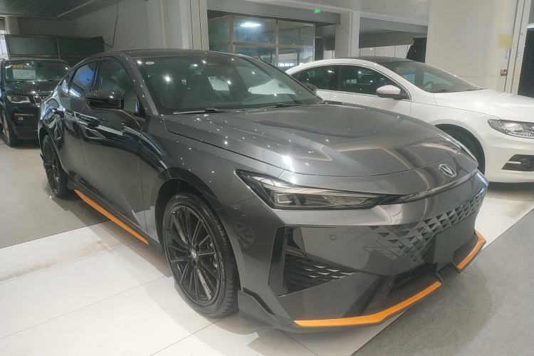 Used Changan UNI-V 2025 1.5T 500Bar Prestige Sporty Version