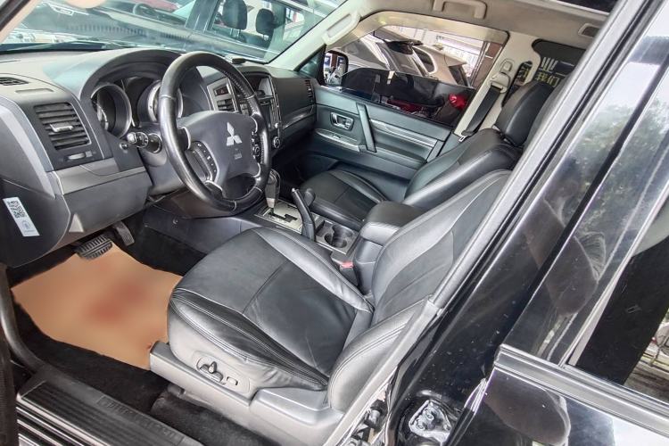 Used Mitsubishi Pajero 2015 3.0L Automatic Elite Plus Version China V Standard