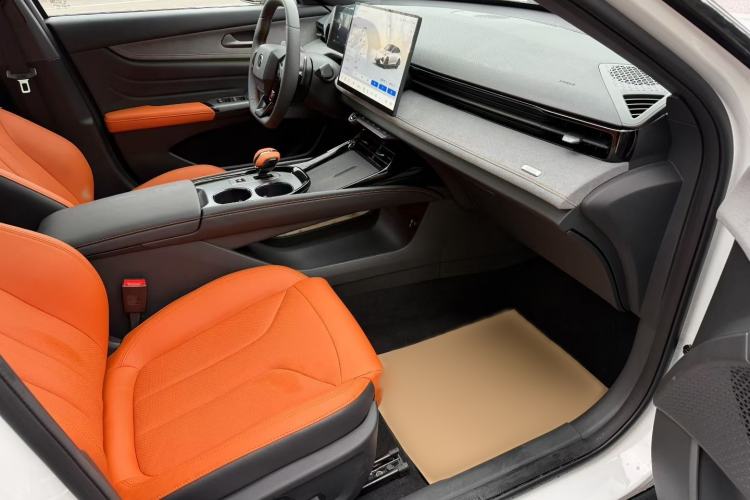 Used Changan UNI-V 2025 Model Third-Generation 2.0T Dynamic Edition