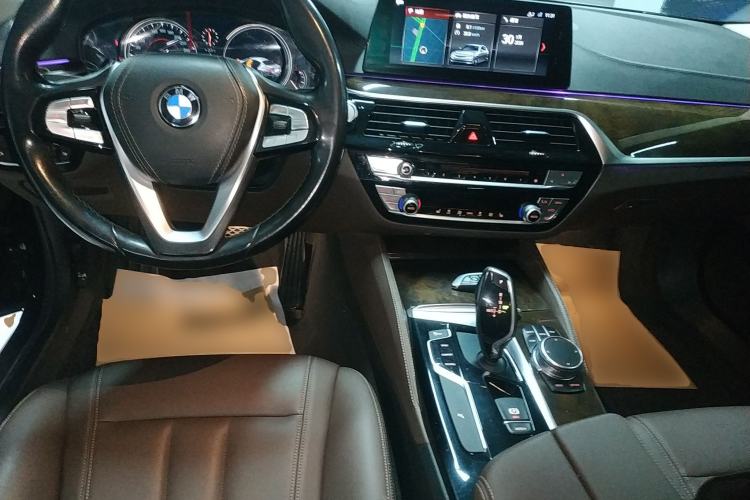 Used BMW 5 Series 2018 525Li Luxury Package
