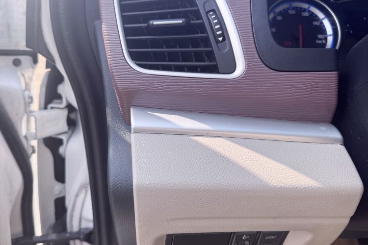 Used FORTHING Lingzhi M5 2019 Comfort Model 7 Seats