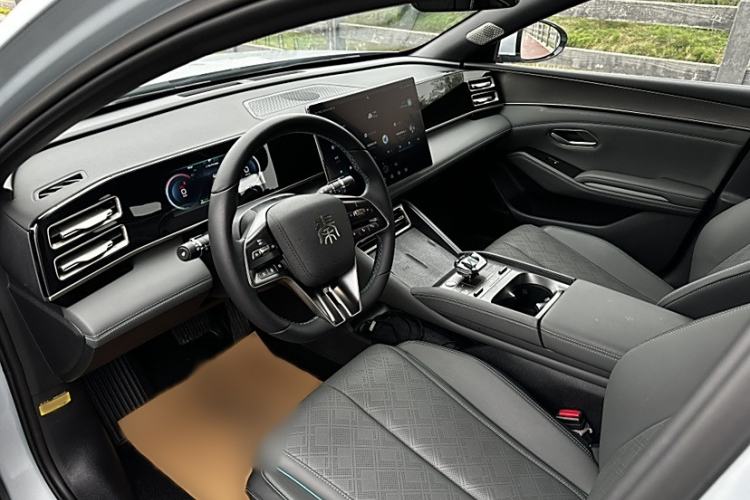 Used BYD Qin L 2024 DM-i 120KM Excellence Model
