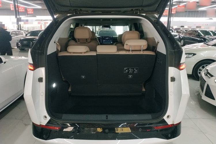 Used XPeng X9 2025 740 Ultra-Long Range Max
